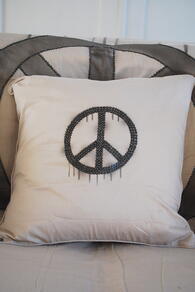 KUDDE - PEACE - LIGHT GREY 60x60 CM