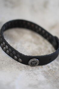 B-BELT ARMBAND - SVART MED SVARTA NITAR