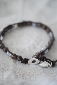GOOD HABIT - ARMBAND - MÖRKBRUNT