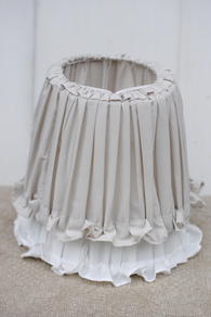 LAMPSKÄRM MED FRILL - KITT - LITEN