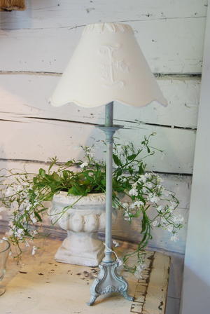 LAMPOR - LAMPSKÄRM MED MONOGRAM & BÅGKANT - LITEN