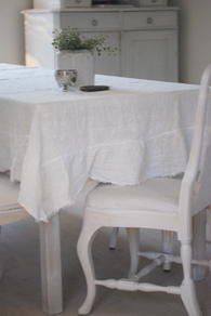 LINNEDUK MED VOLANG - VIT 