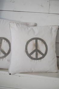 KUDDE - PEACE - WHITE 50X50 CM