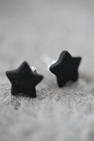 LOUISE KRAGH - ÖRHÄNGE - MINISTAR - SVART